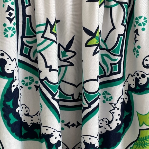 Charlotte Russe empire waist v-neck print top - Picture 5 of 6